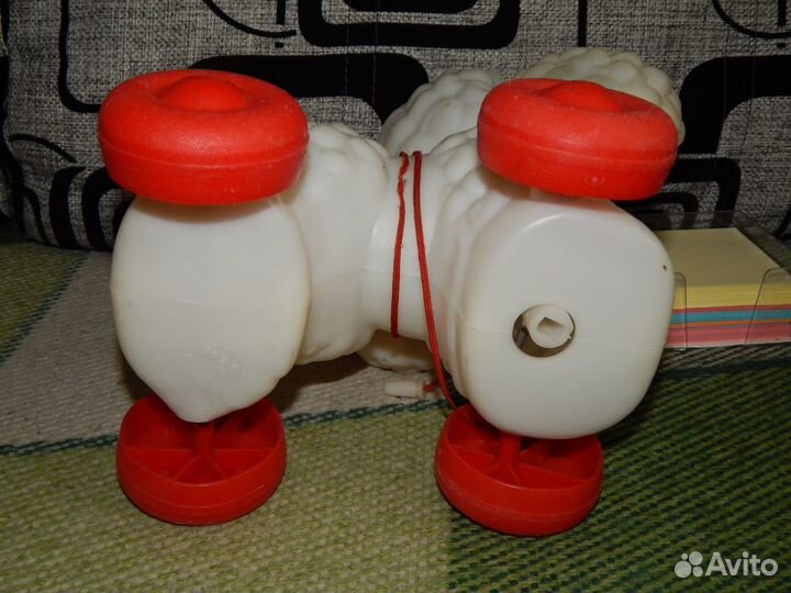 Игрушки СССР/ собачка на колесиках