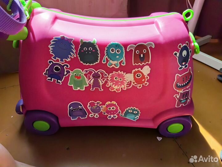 Детский чемодан с верхней одеждой