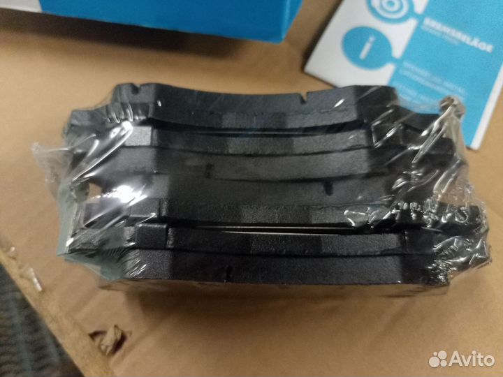 Передние колодки Hyundai Starex, H-1, Kia Carnival