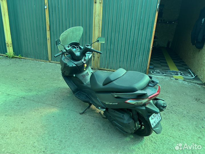 Максискутер sym joymax 300i