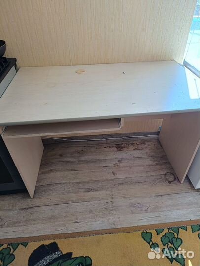 Письменный стол