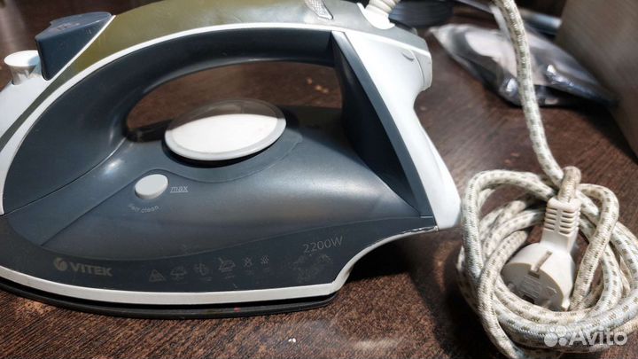Утюг Vitek