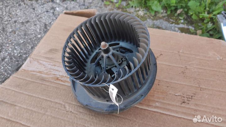 Моторчик печки Skoda Octavia A5