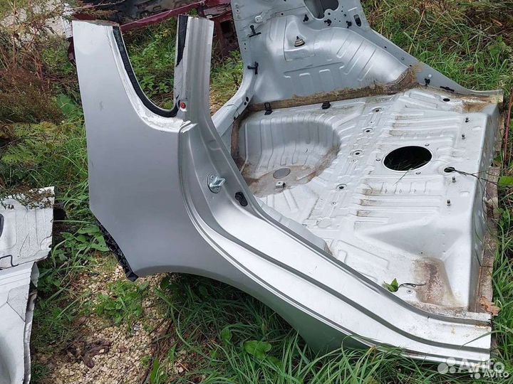 Заднее правое крыло мицубиси кольт