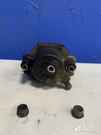 Суппорт тормозной передний левый jetta 5