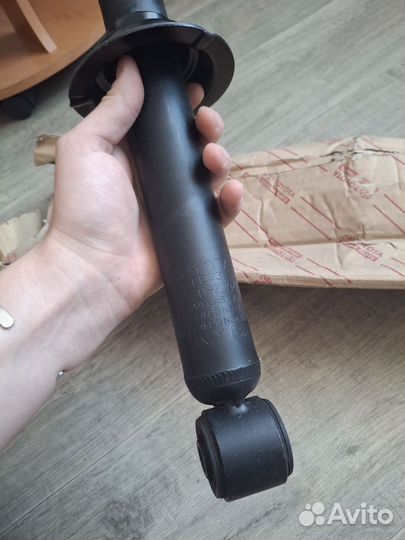 Стойка Toyota оригинал