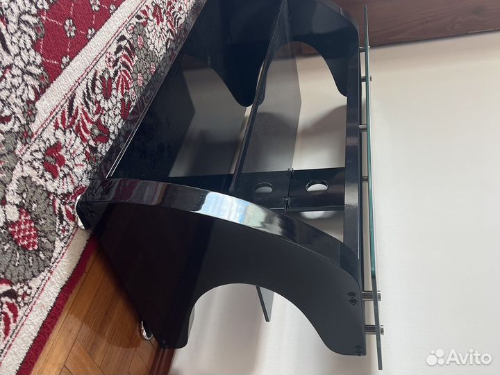 Стеклянная тумба под тв