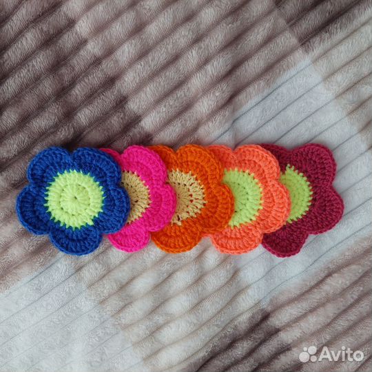 Подставка для кружек вязаная