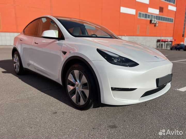 Tesla Model Y, 2023