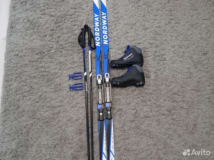 Беговые лыжи, палки, ботинки