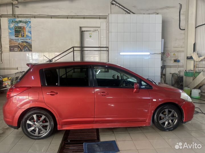 Nissan Tiida 1.5 AT, 2005, 300 000 км