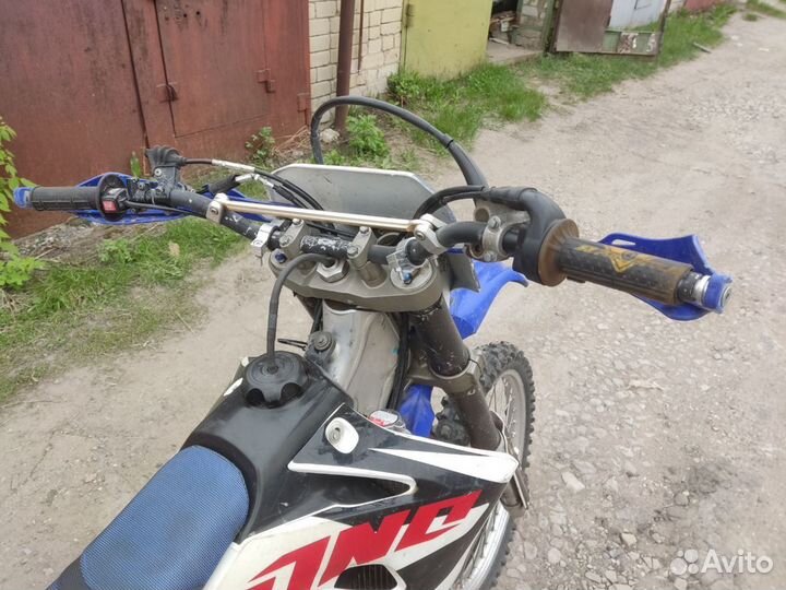 Yamaha YZ400F (WR400F)