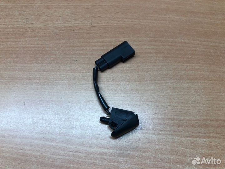 Форсунка омывателя лобового стекла передняя Ford