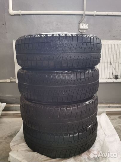 Bridgestone Blizzak Revo GZ 215/60 R17