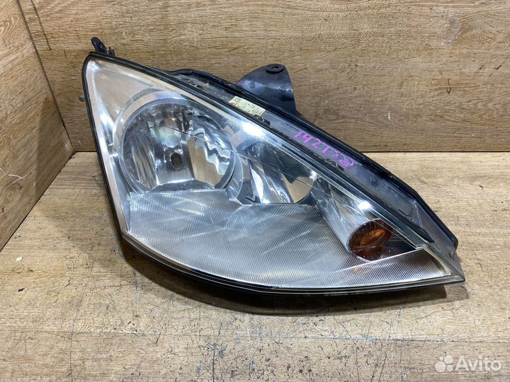 Фара передняя правая Ford Focus 1 рест 142168
