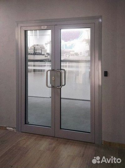 Входная алюминиевая дверь