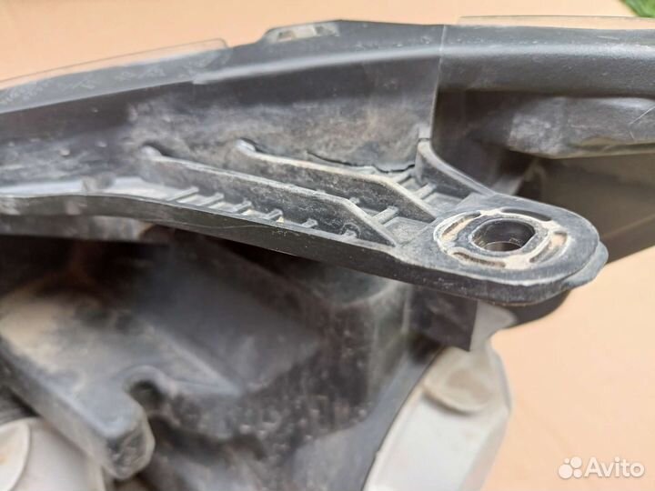 На весту правая фара под ремонт