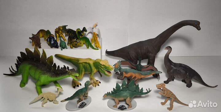 Фигурки динозавров
