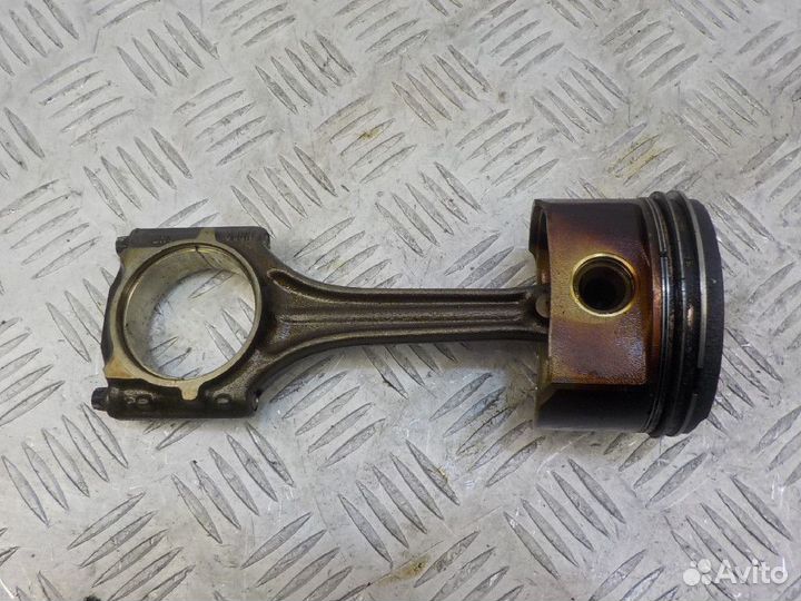 Поршень с шатуном Skoda Octavia A4