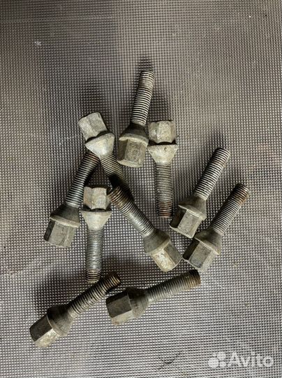 Болты колесные Mercedes Benz