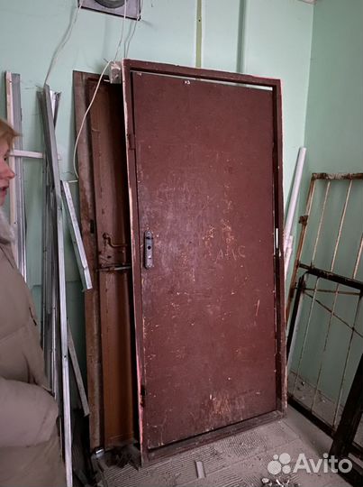 Металлические входные двери бу