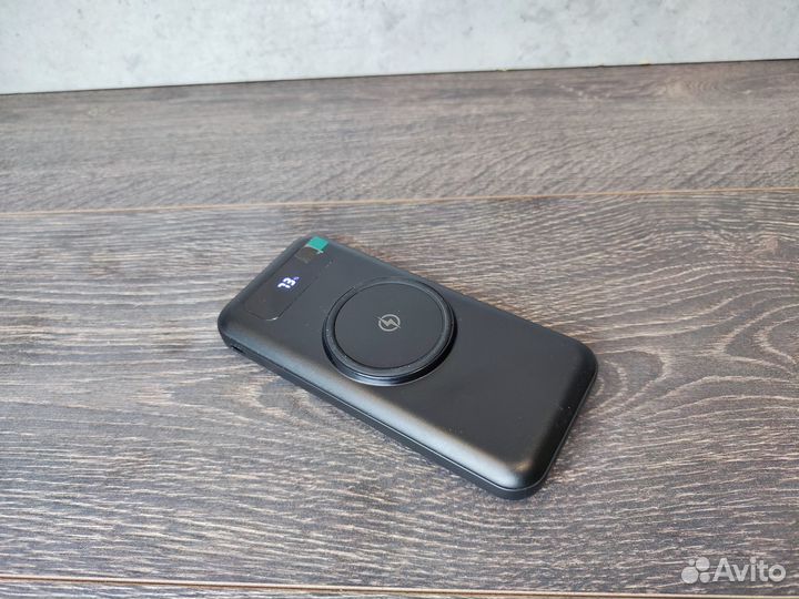 Повербанк с беспроводной зарядкой