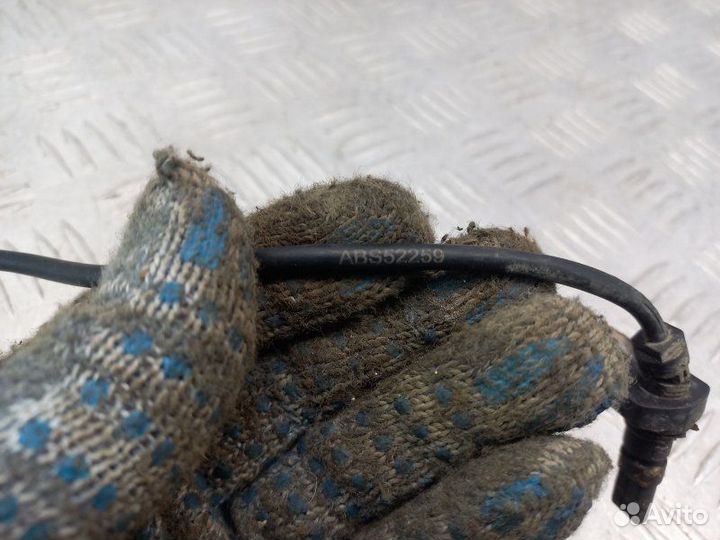 Датчик ABS передний правый Toyota Rav 4 XA40 2.0