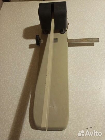 Дырокол мощный