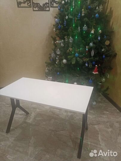 Столы с металлическим подстольем