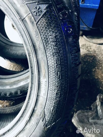 Goodyear UltraGrip 500 235/60 R18 107T