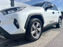 Toyota RAV4 2.0 CVT, 2021, 26 000 км, с пробегом, цена 2 450 000 руб.