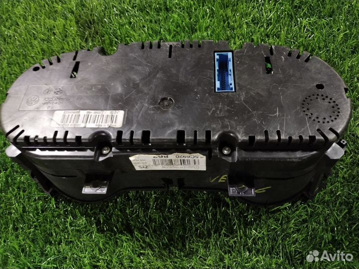 Щиток приборов Volkswagen Jetta (NF) VI