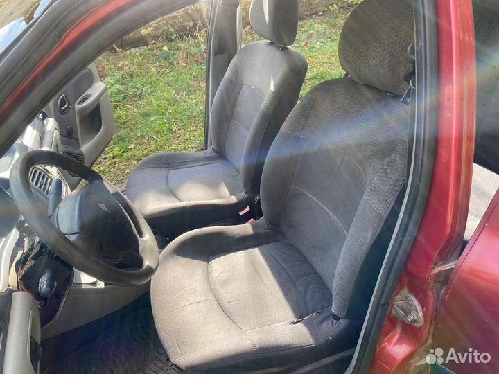 Комплект сидений Renault Symbol 1