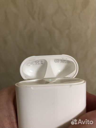 Зарядный кейс для AirPods 2 (оригинал)