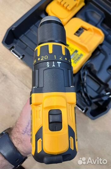 Шуруповерт dewalt ударный 26v+набор