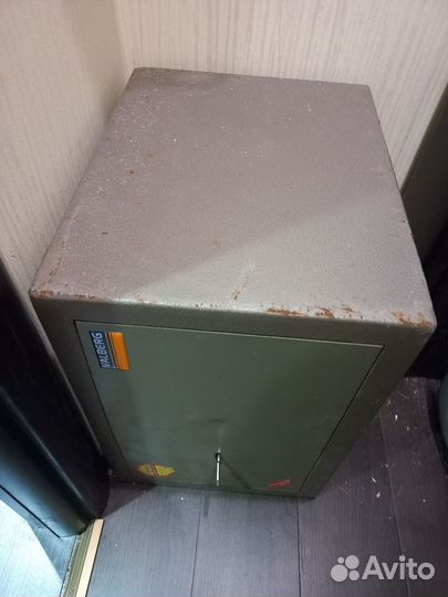 Сейф для денег и документов