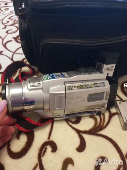 Видеокамера JVC