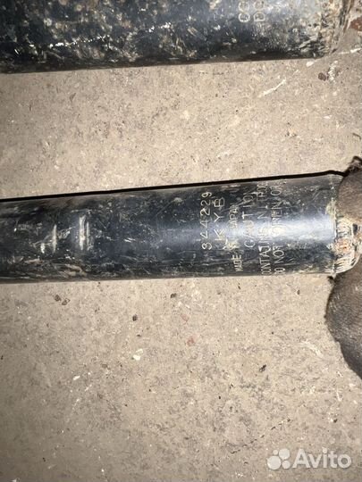 Амортизаторы задние Opel Monterey A Isuzu Trooper