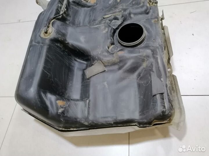 Бак топливный (бензобак) Mitsubishi Carisma 2000г