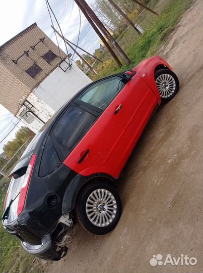 Ford Focus 1.6 МТ, 2008, битый, 200 000 км