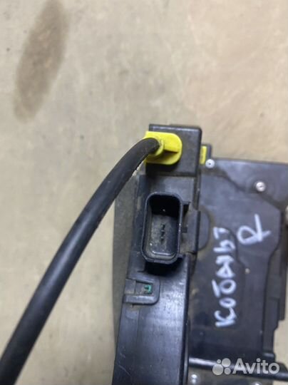 Шевроле кобальт замок передней правой двери