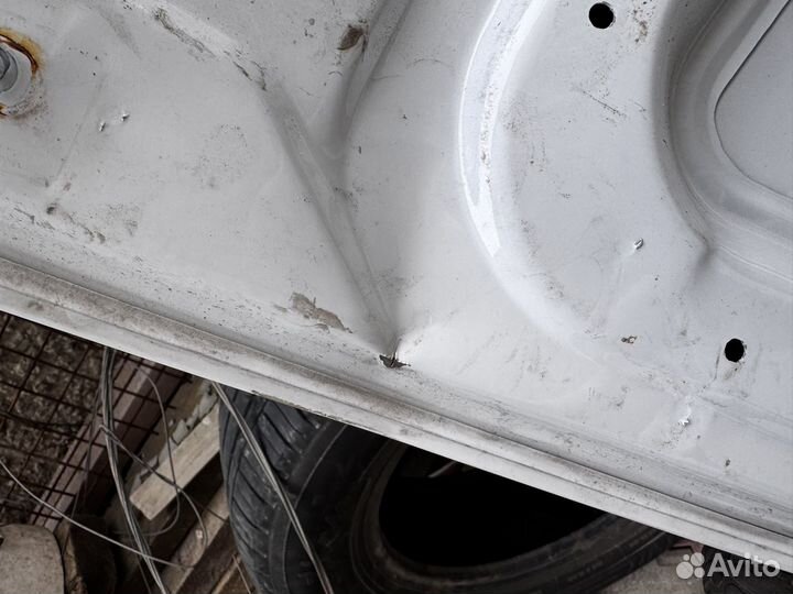 Капот priora 2 белое облако