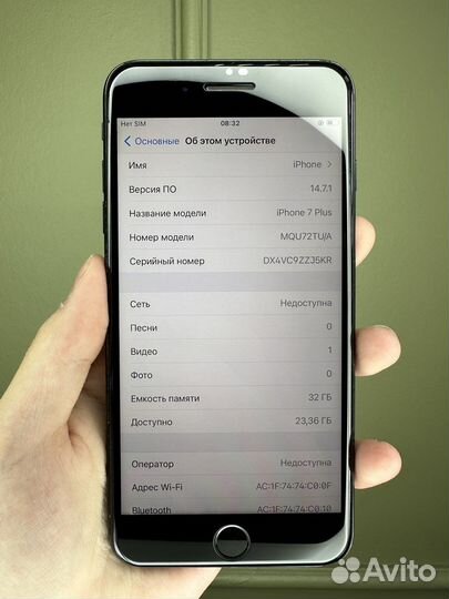 iPhone 7 plus 32gb jet black;