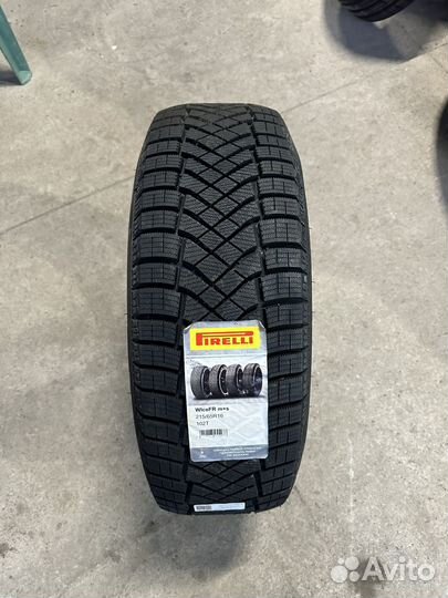 Pirelli Ice Zero FR 215/65 R16 102T