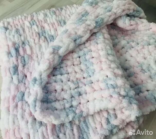 Вязаный плед ручной работы