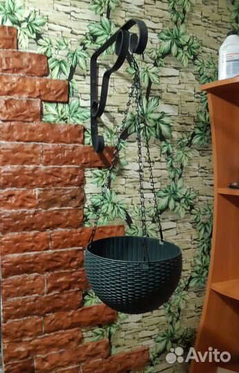 Кашпо для цветов,с элементами холодной ковки