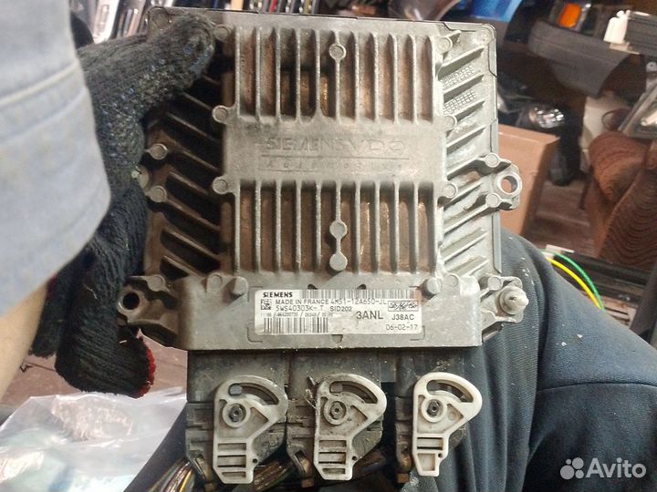 Блок управления двигателем ford focus 2 мозги