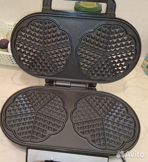 Электрическая вафельница новая