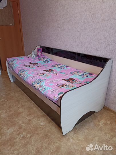 Продам детские кровати и шкаф-купе