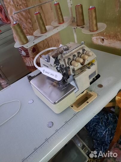 Швейная машинка оверлок пятиниточный б\у